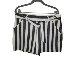 NYCC Women's Shorts with Tie Belt Size 10